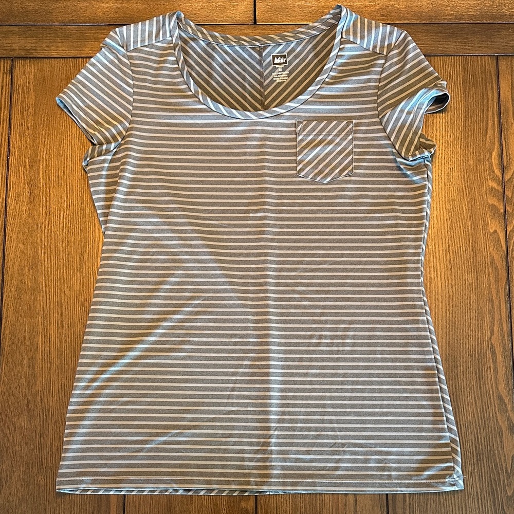 Women's REI Gray and White Striped Short Sleeve Tee size Medium
